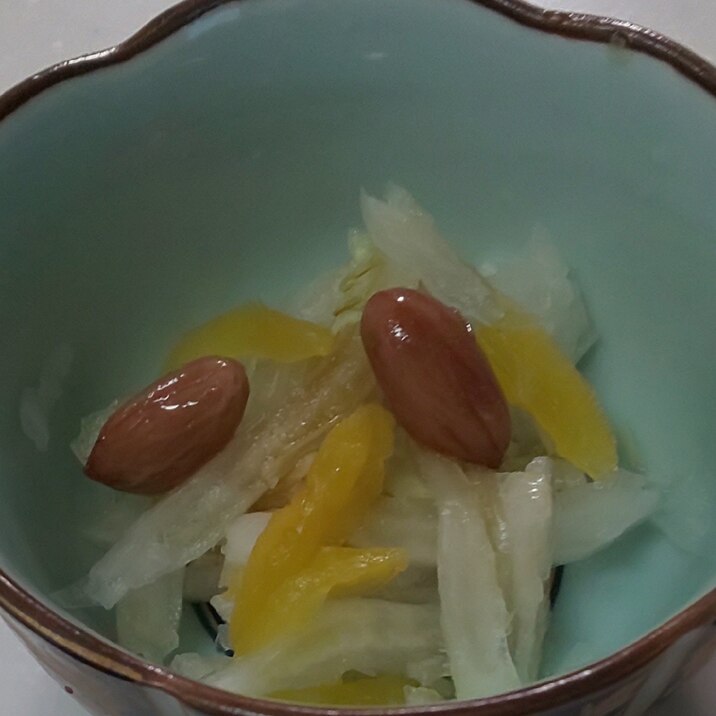 白菜の芯☆たくあん☆ゆで落花生のサラダ☆